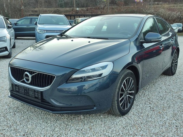 Volvo V40 2.0 D [D2] Momentum Szervizknyv-Fris...